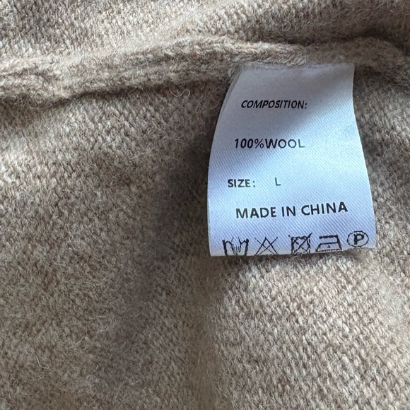 100% Wool Women's Cable Knit Zip Cardigan with hoodie brown size large. - Picture 13 of 13